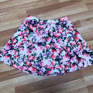 Lily Rose Flowy Floral Mini Skirt - Medium